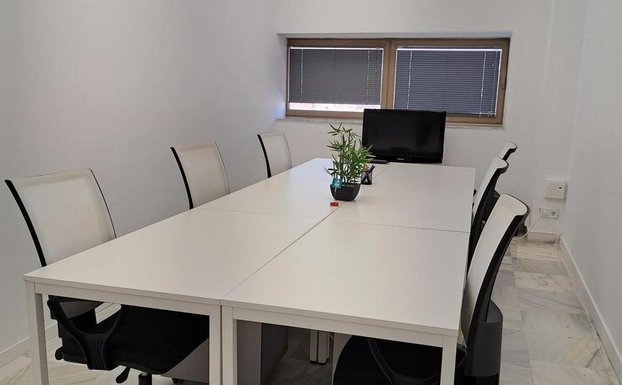 Oficina amueblada