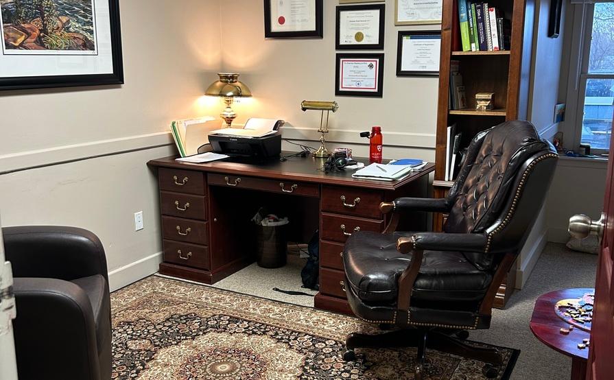 Executive office available for weekend rental or hourly weekend rate.