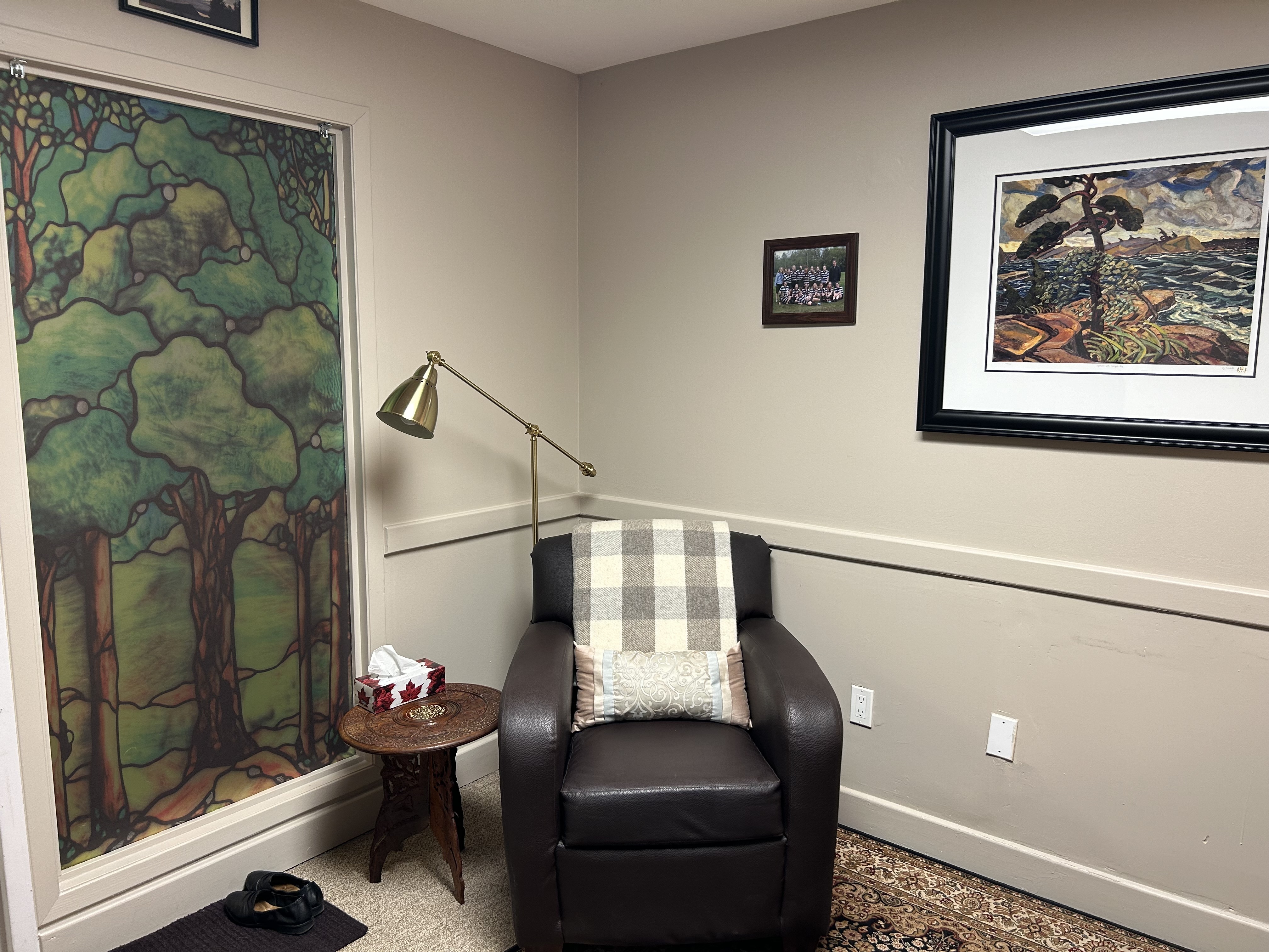 Executive office available for weekend rental or hourly weekend rate.