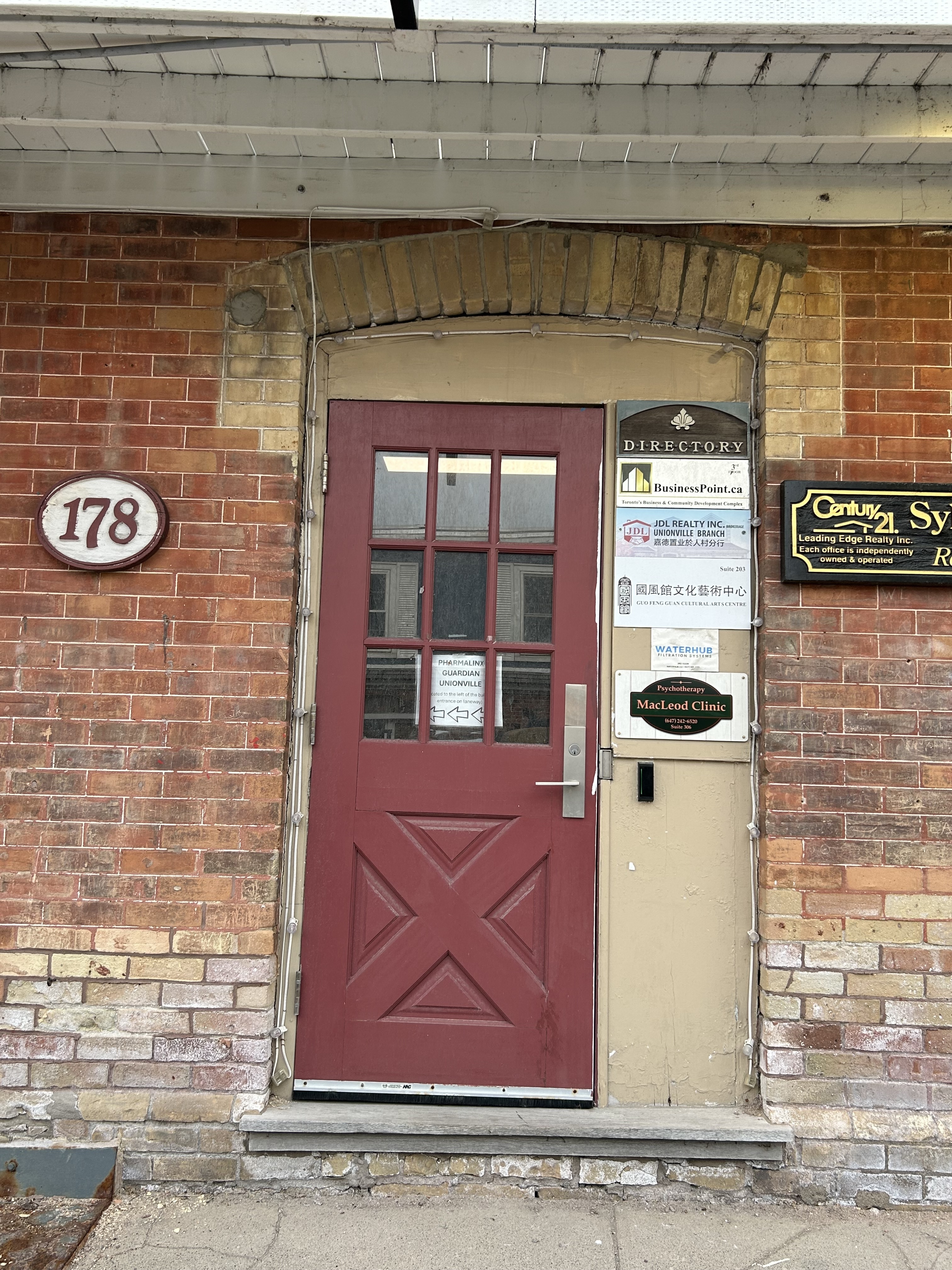 Executive office available for weekend rental or hourly weekend rate.