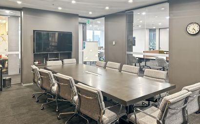 Fully serviced private office space for you and your team in Regus 180 Lonsdale Street 