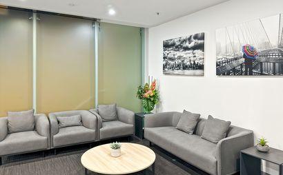Fully serviced private office space for you and your team in Regus 180 Lonsdale Street 