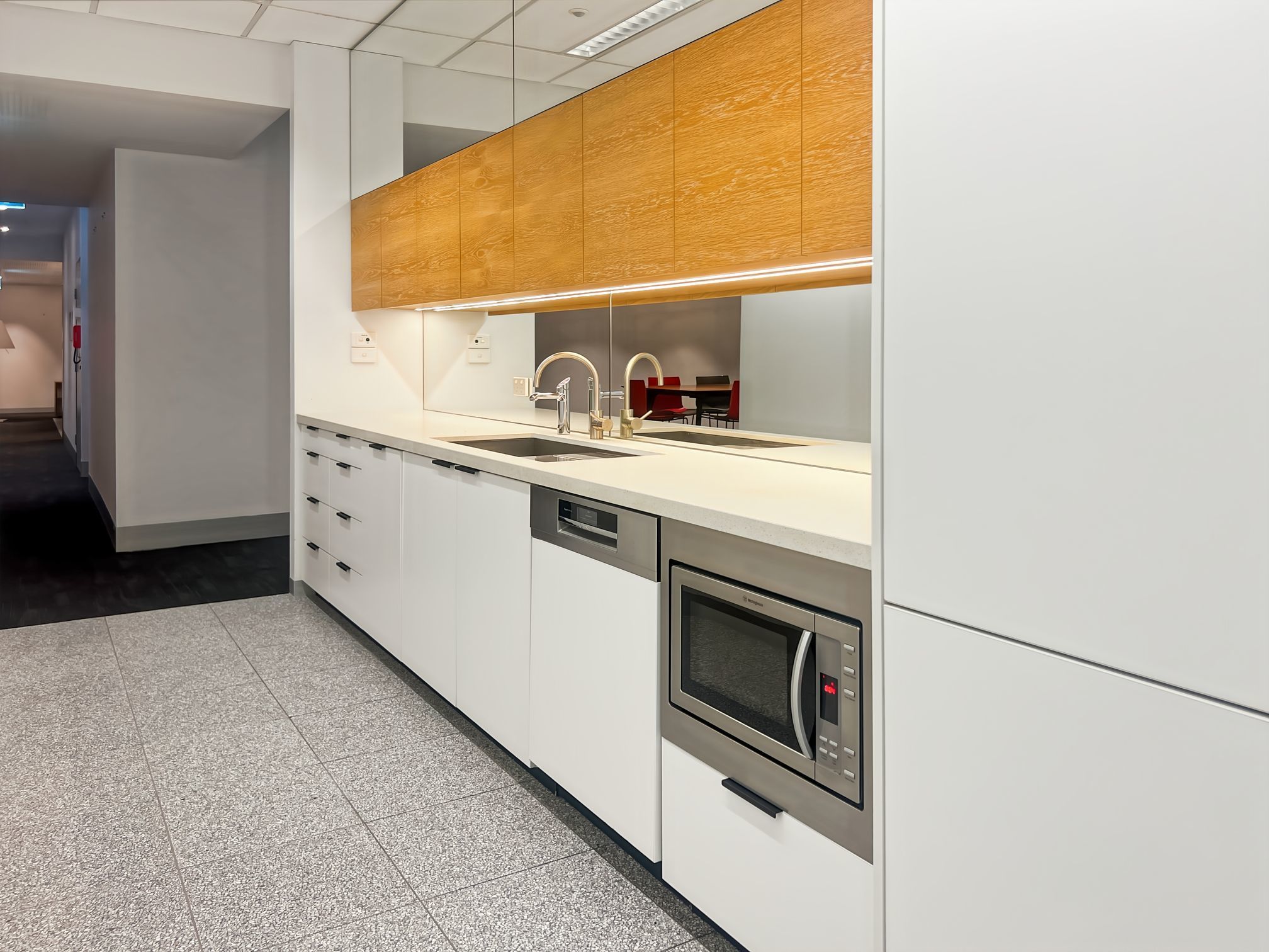 All-inclusive access to professional office space for 2 persons in Regus 460 Lonsdale Street All-inclusive access to professional office space for 2 persons in Regus 460 Lonsdale Street