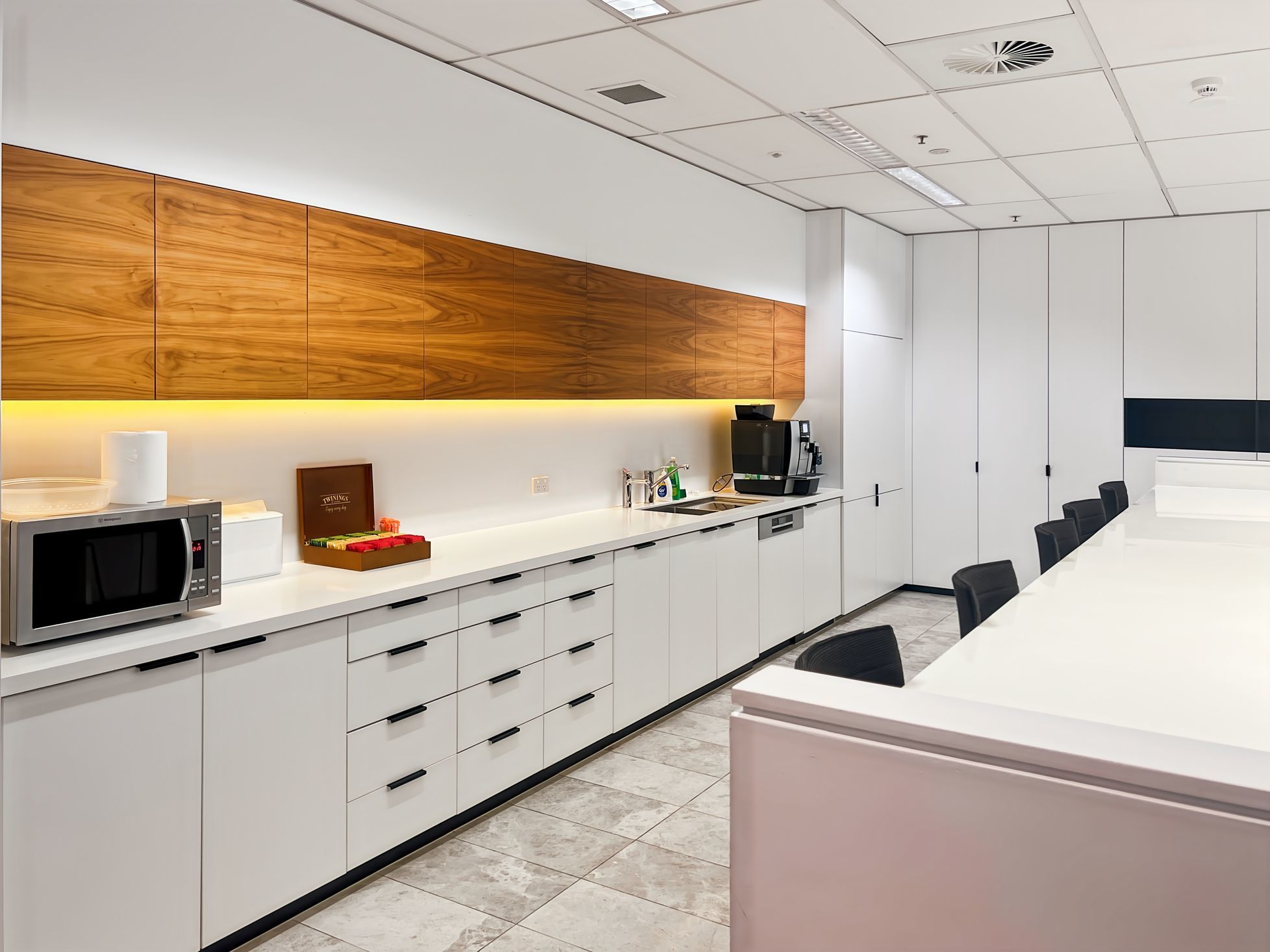 Find office space in Regus 460 Lonsdale Street for 4 persons with everything taken care of Find office space in Regus 460 Lonsdale Street for 4 persons with everything taken care of