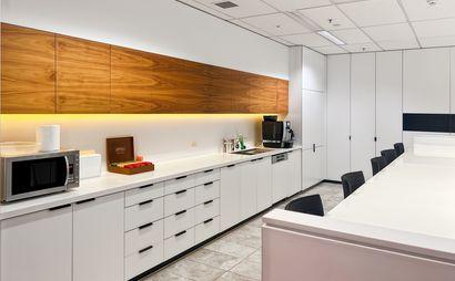 Find office space in Regus 460 Lonsdale Street for 4 persons with everything taken care of