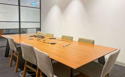 Find office space in Regus 460 Lonsdale Street for 4 persons with everything taken care of