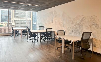 Fully serviced open plan office space for you and your team in Regus 460 Lonsdale Street