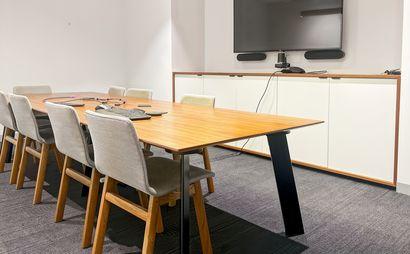 Fully serviced open plan office space for you and your team in Regus 460 Lonsdale Street