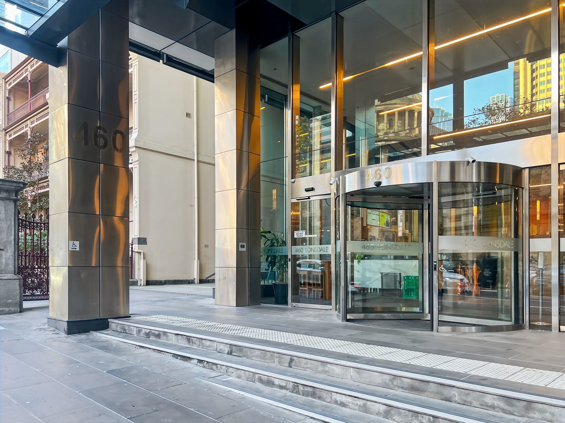 Fully serviced open plan office space for you and your team in Regus 460 Lonsdale Street Fully serviced open plan office space for you and your team in Regus 460 Lonsdale Street