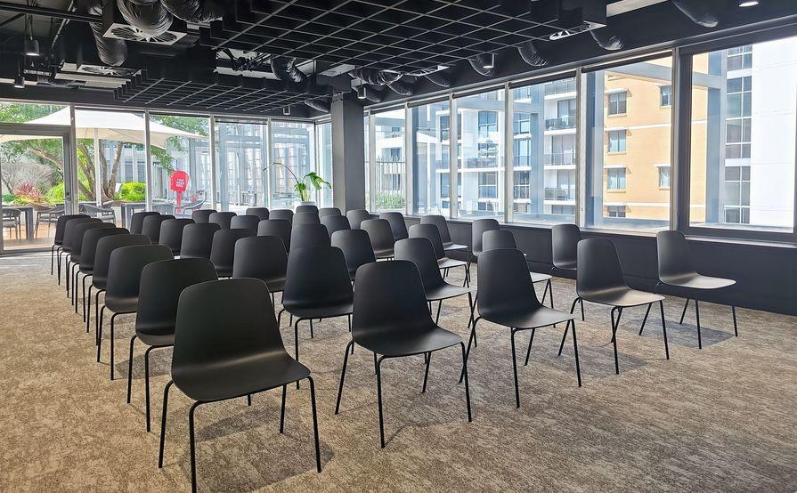 Open plan office space for 10 persons in Signature Parramatta 150 George Street Open plan office space for 10 persons in Signature Parramatta 150 George Street