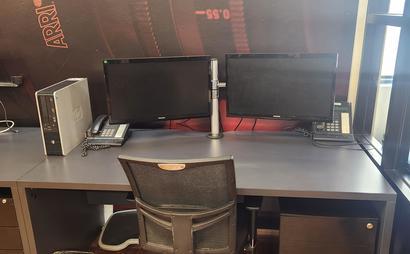 4 desks available in an Advertising Agency