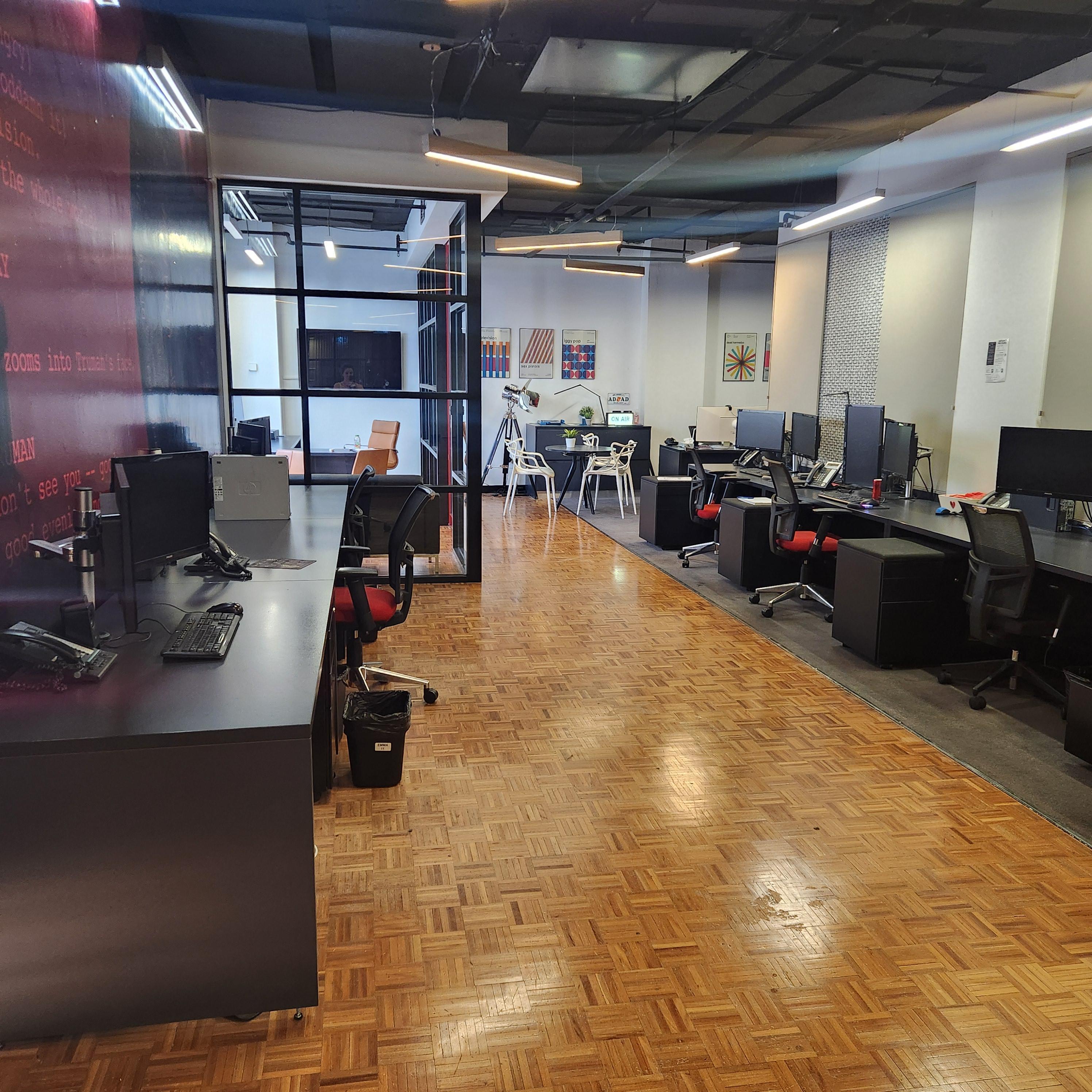 4 desks available in an Advertising Agency