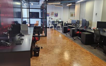 4 desks available in an Advertising Agency