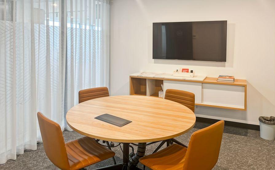 Join a collaborative coworking environment in Spaces The Heroic