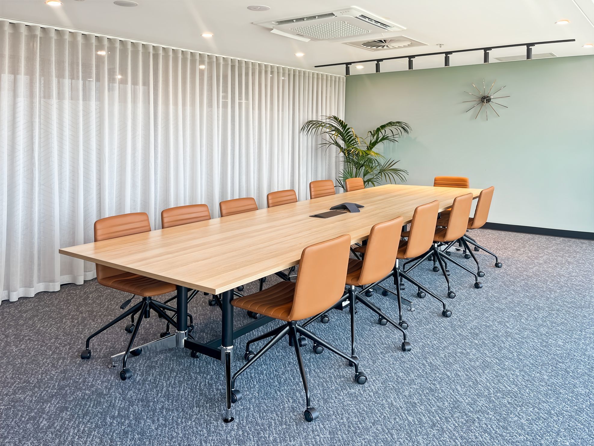 Join a collaborative coworking environment in Spaces The Heroic