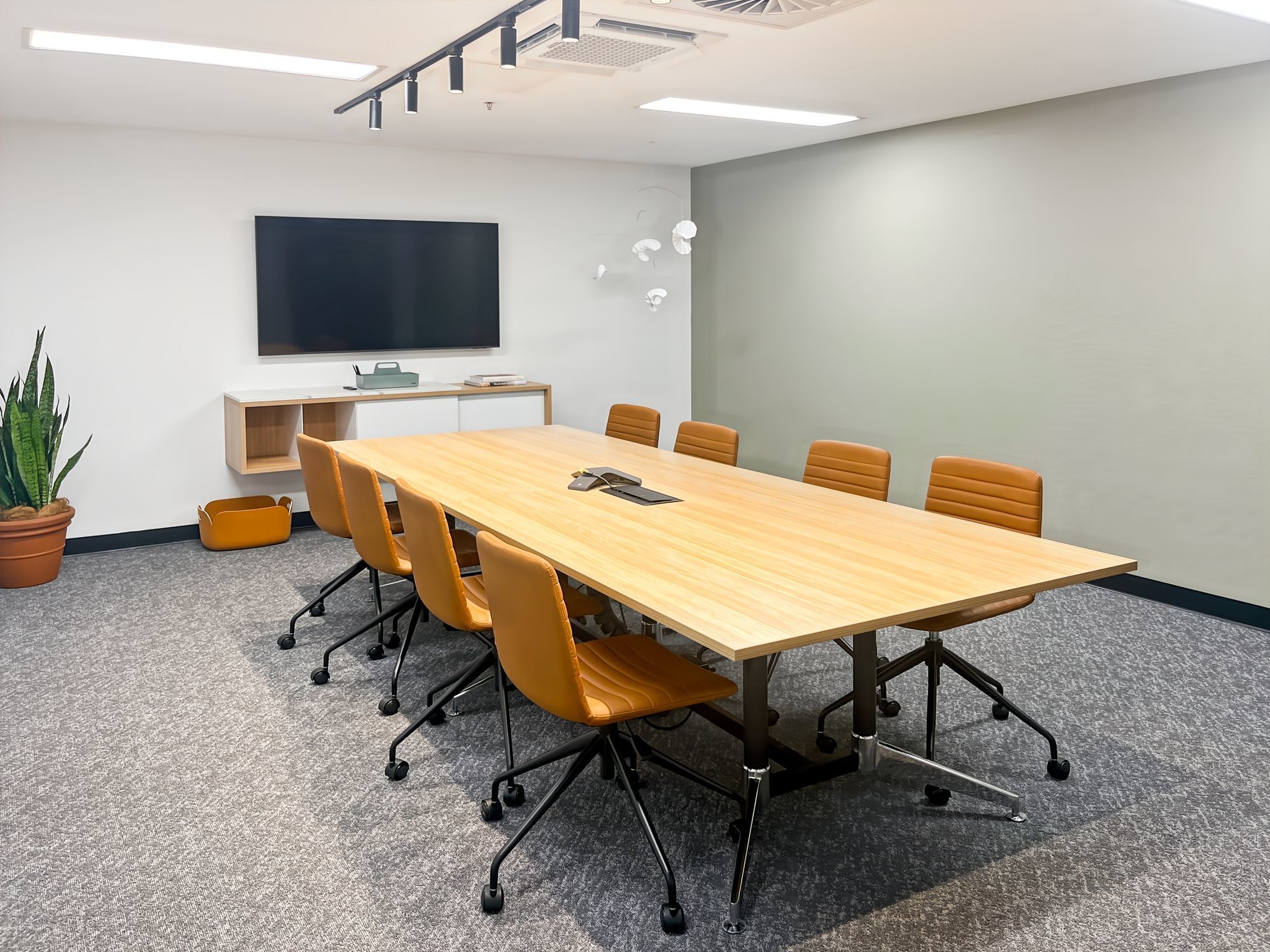 Beautifully designed office space for 1 person in Spaces The Heroic