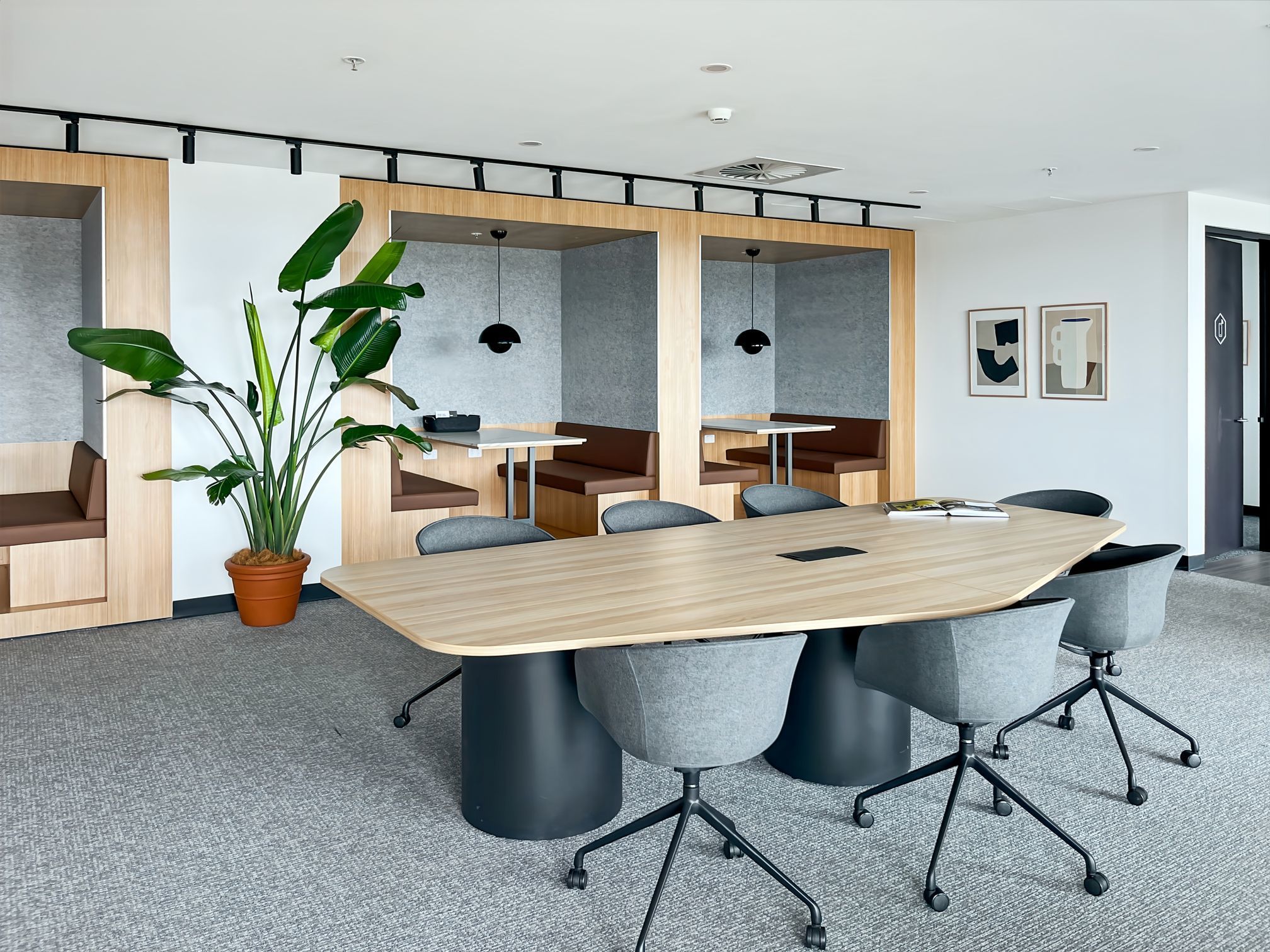 Tailor-made dream offices for 2 persons in Spaces The Heroic