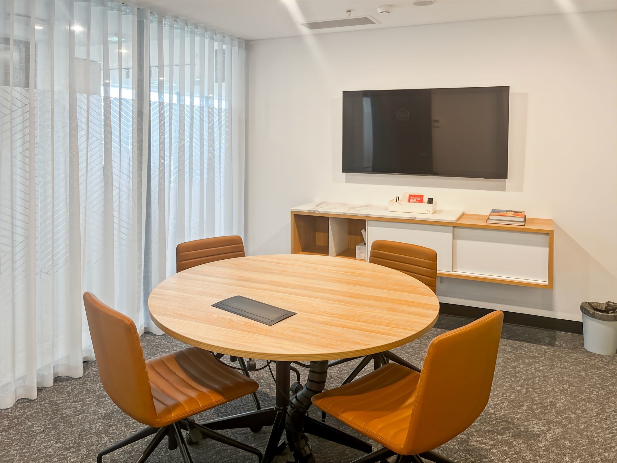 Book open plan office space for businesses of all sizes in Spaces The Heroic