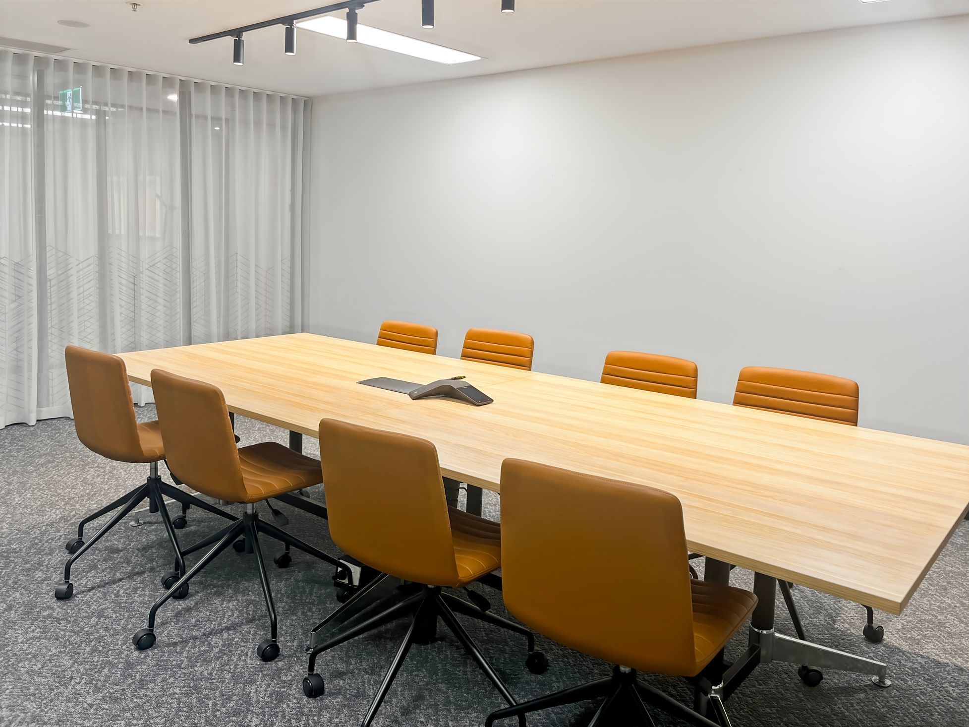 Book open plan office space for businesses of all sizes in Spaces The Heroic