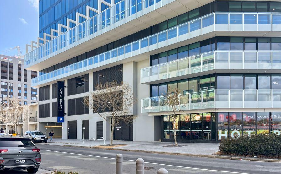 Book open plan office space for businesses of all sizes in Spaces The Heroic