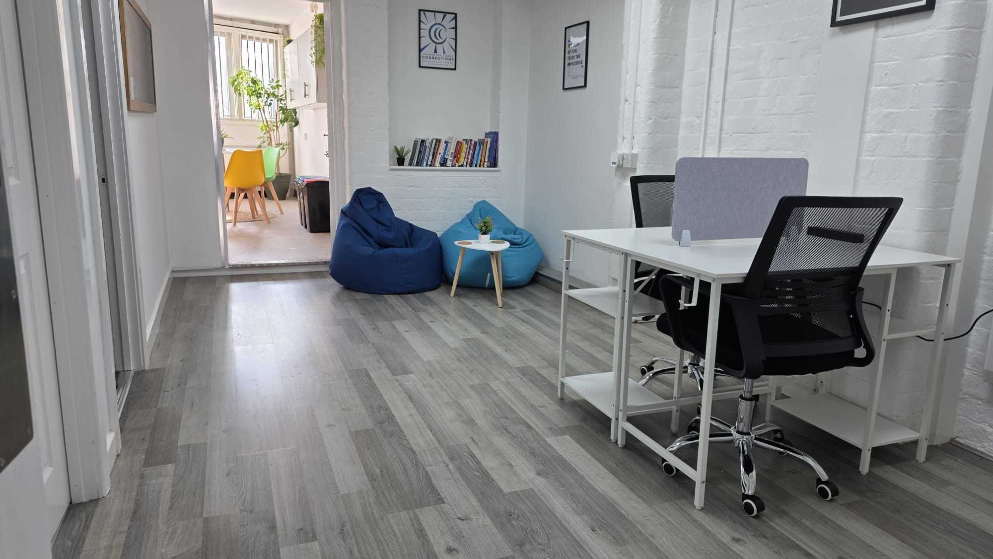 Hot Desks / Exclusive Desks