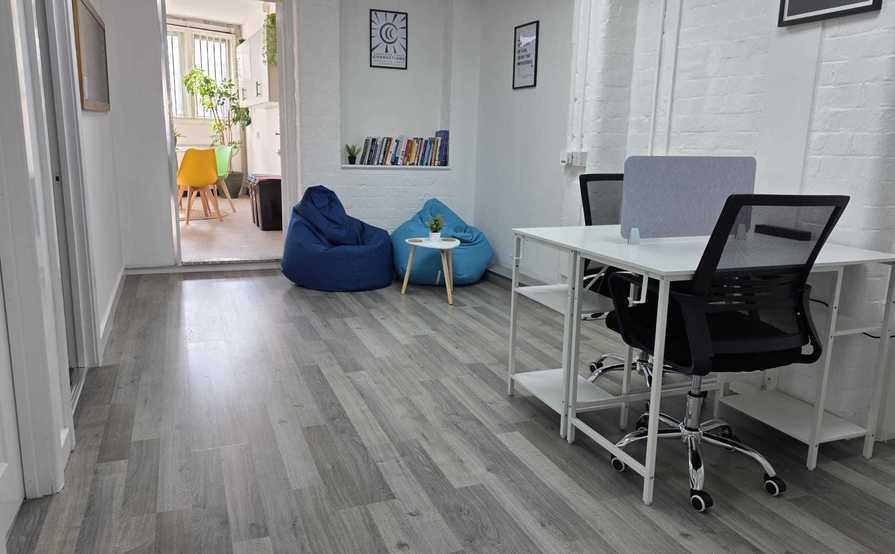 Hot Desks / Exclusive Desks