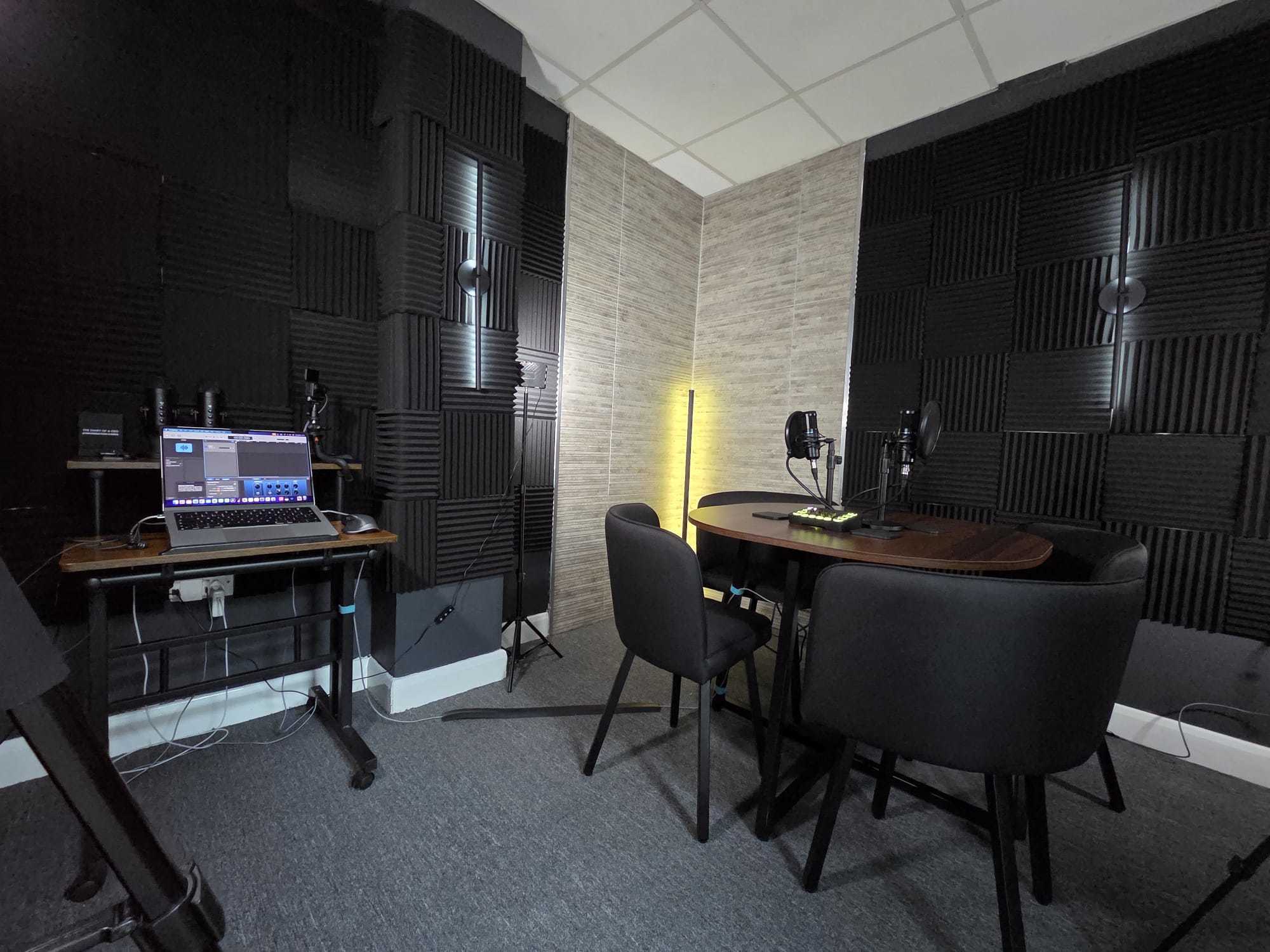 Hot Desks / Exclusive Desks