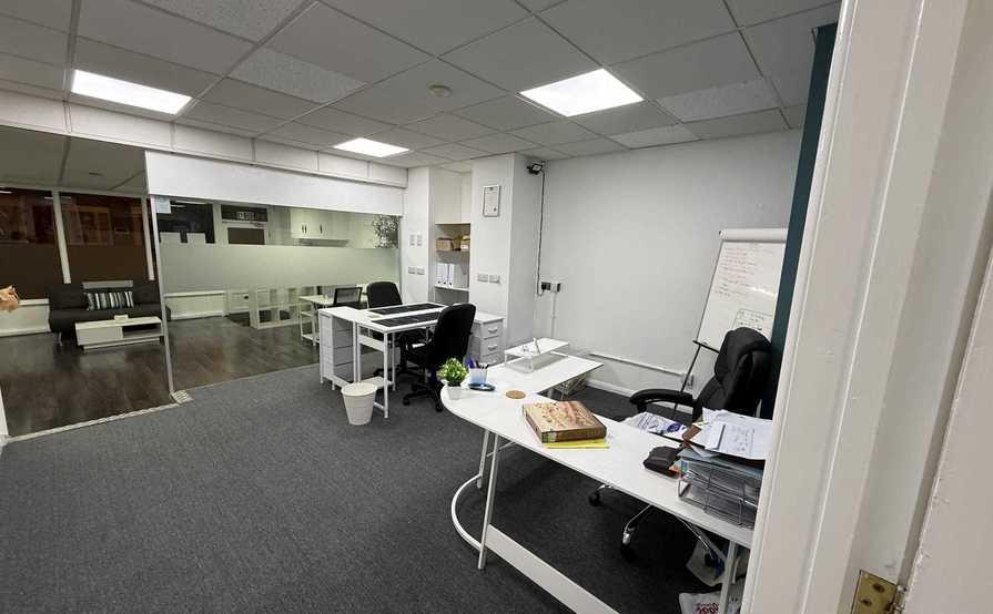 Hot Desks / Exclusive Desks