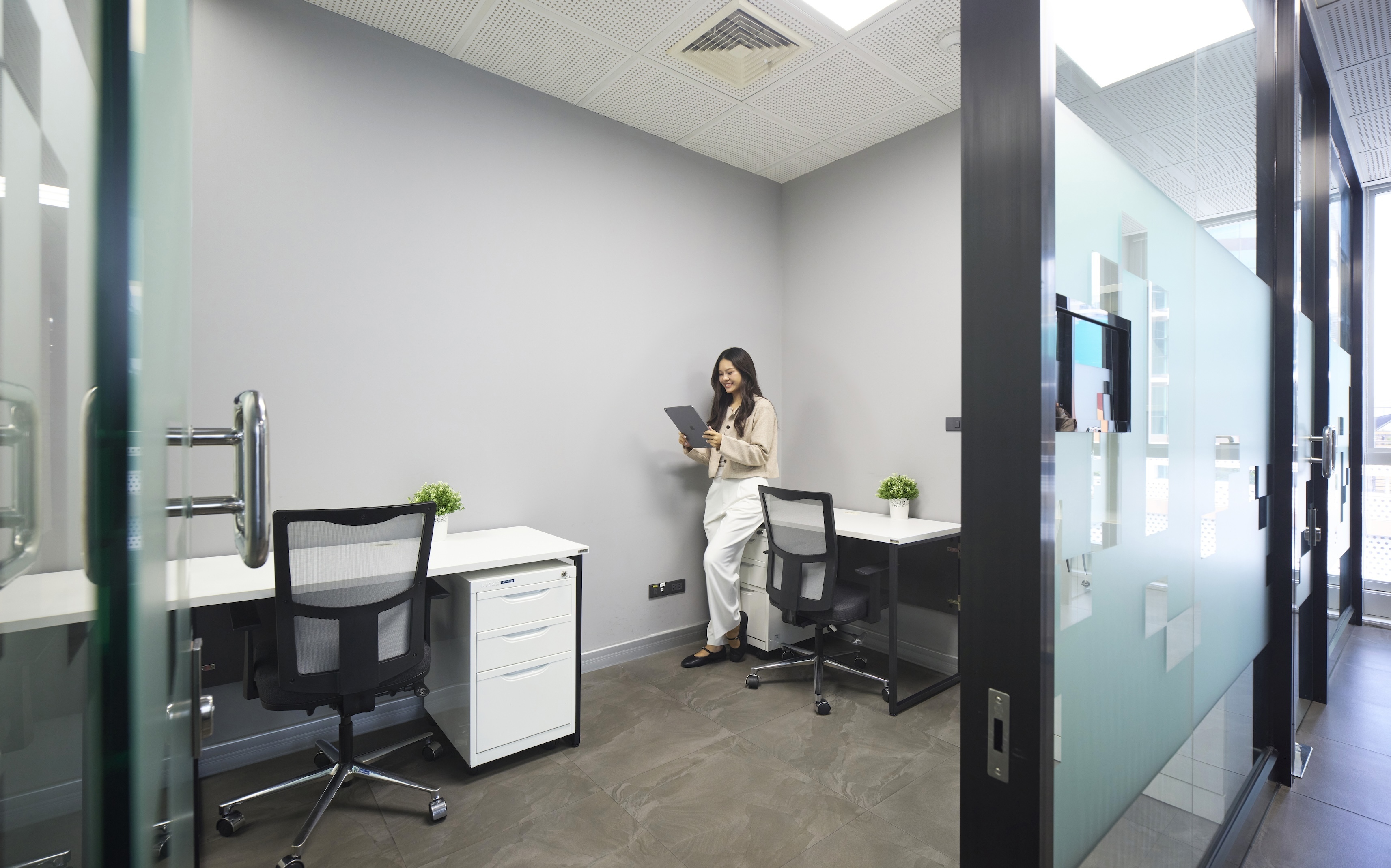 Corridor Private Office for 2 pax
