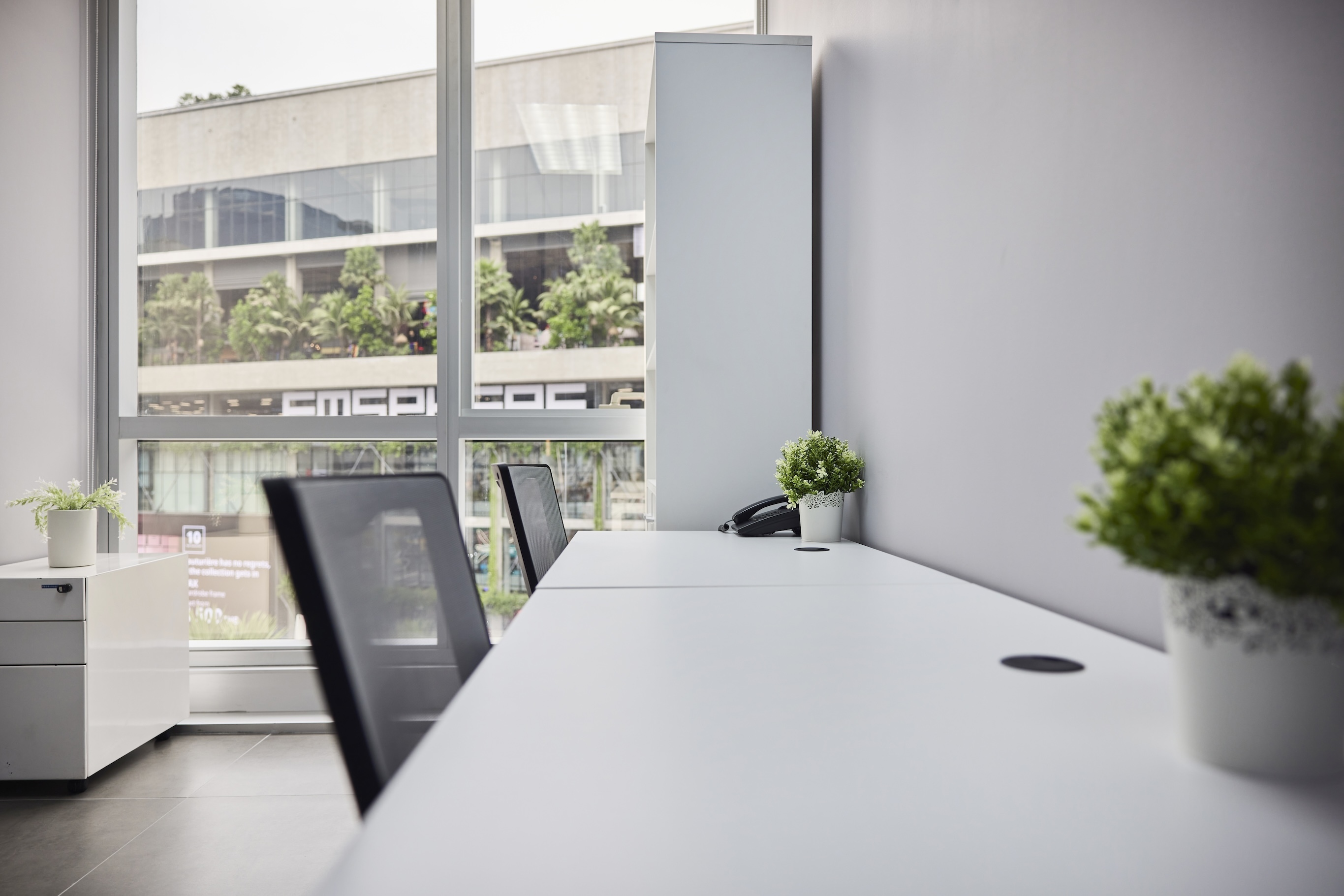 Window Private Office for 3 pax