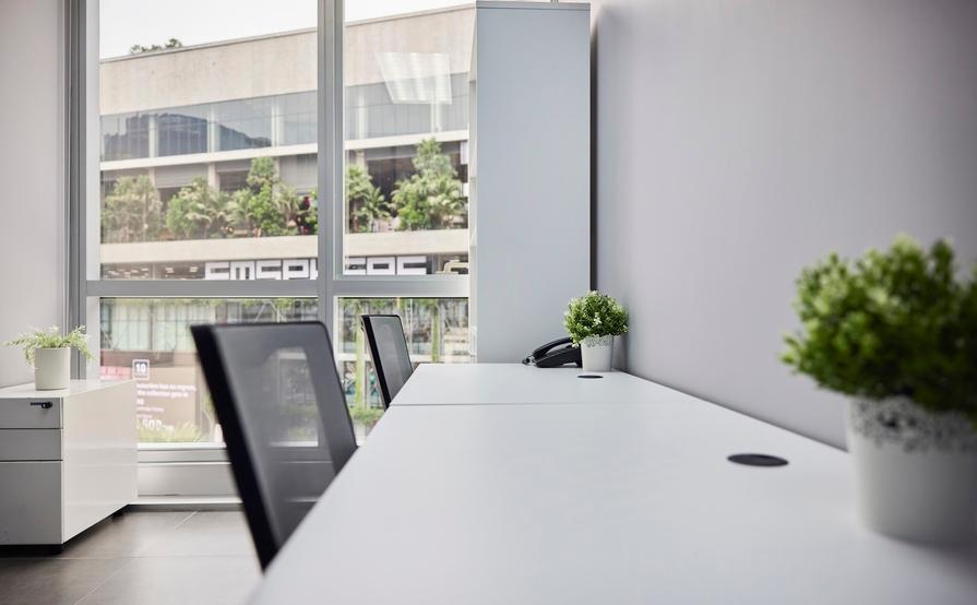 Window Private Office for 3 pax