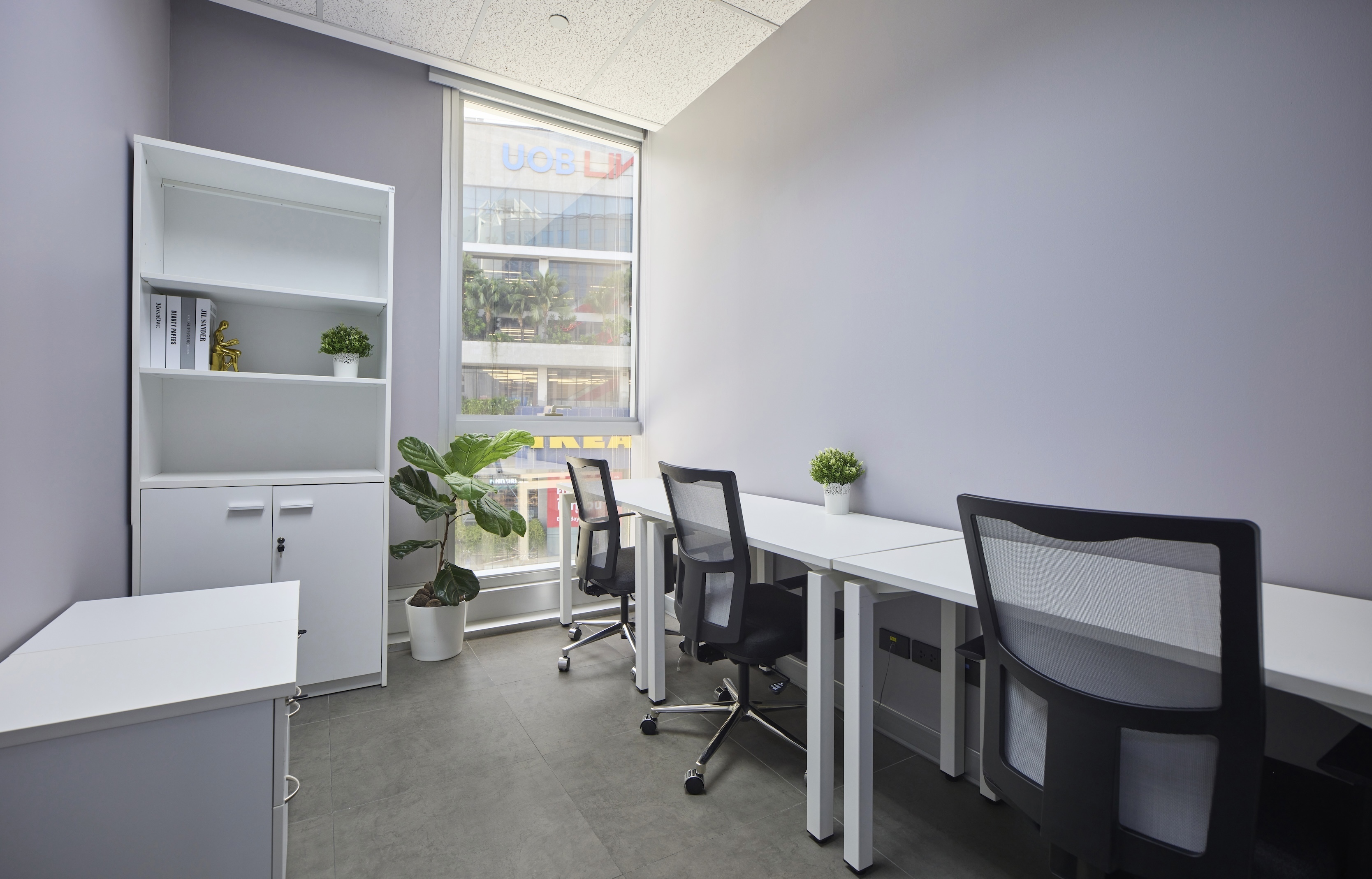 Window Private Office for 3 pax