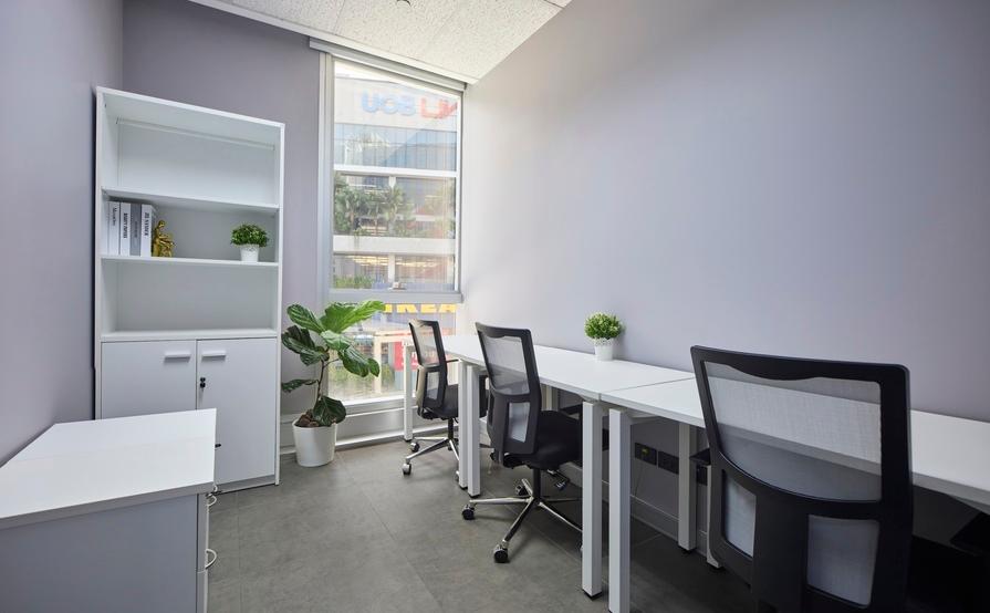 Window Private Office for 3 pax