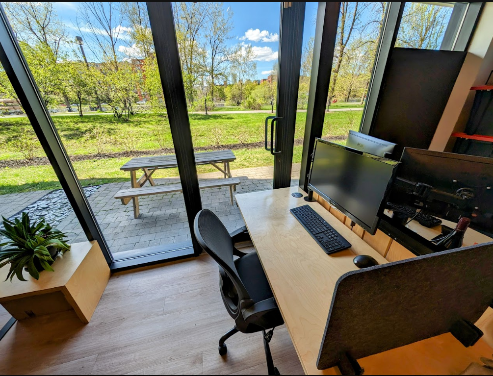Hot Desk