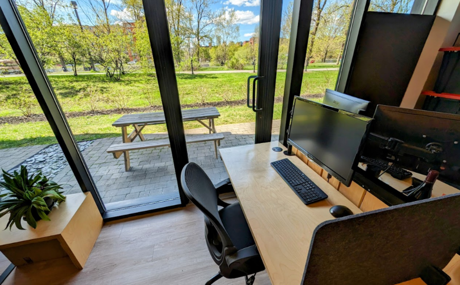 Hot Desk