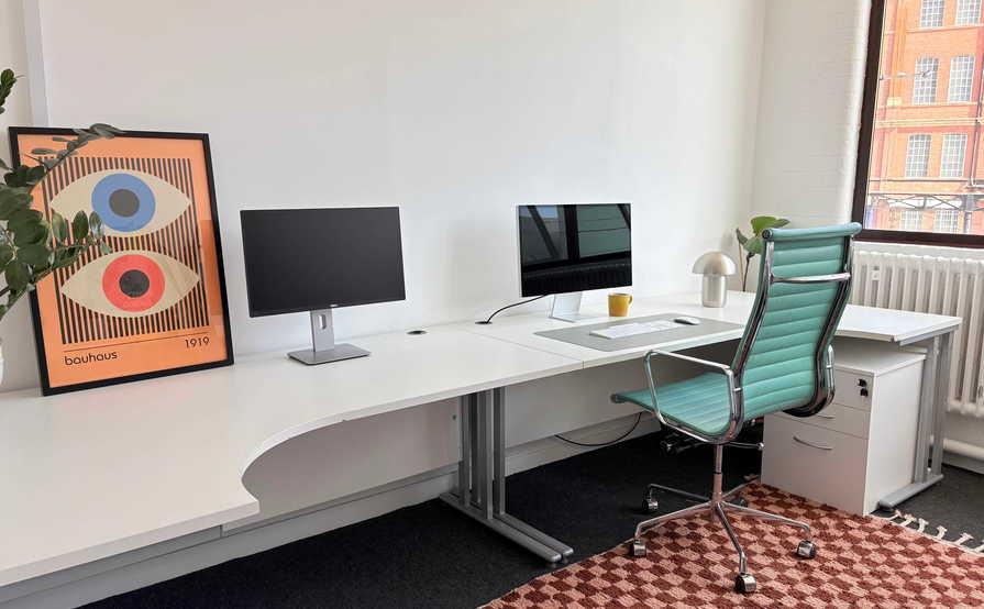Fixed Desk Office Space in Creative Studio – Battersea SW8 3NS – £375 pcm (All bills included)