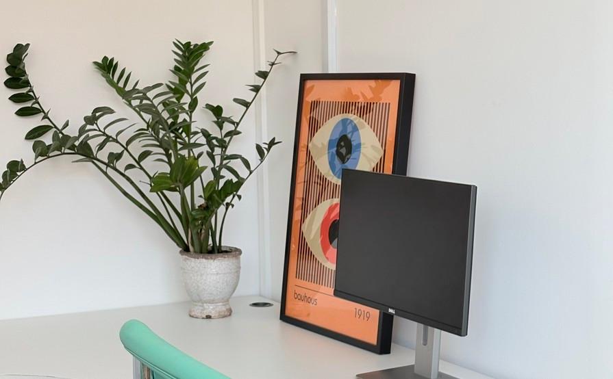 Fixed Desk Office Space in Creative Studio – Battersea SW8 3NS – £375 pcm (All bills included)