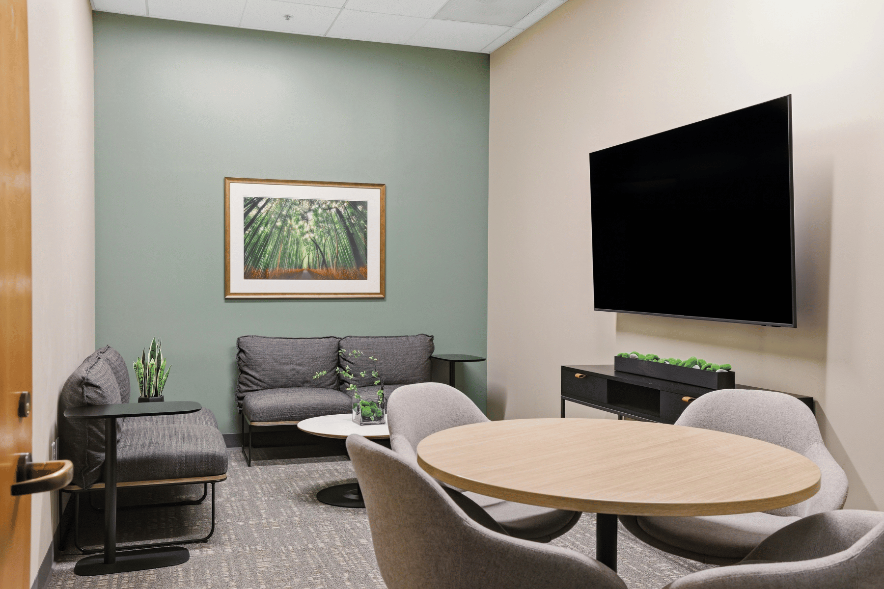 Business Workspaces - Camino Huddle Meeting Room