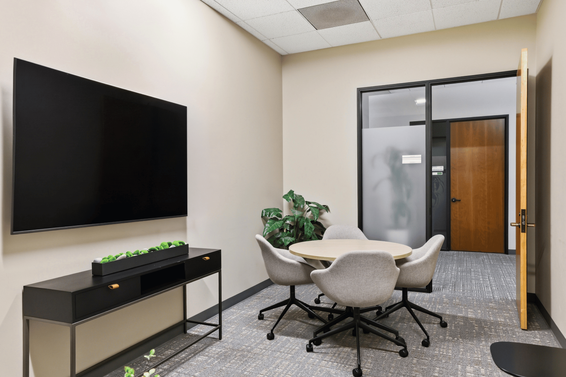 Business Workspaces - Camino Huddle Meeting Room