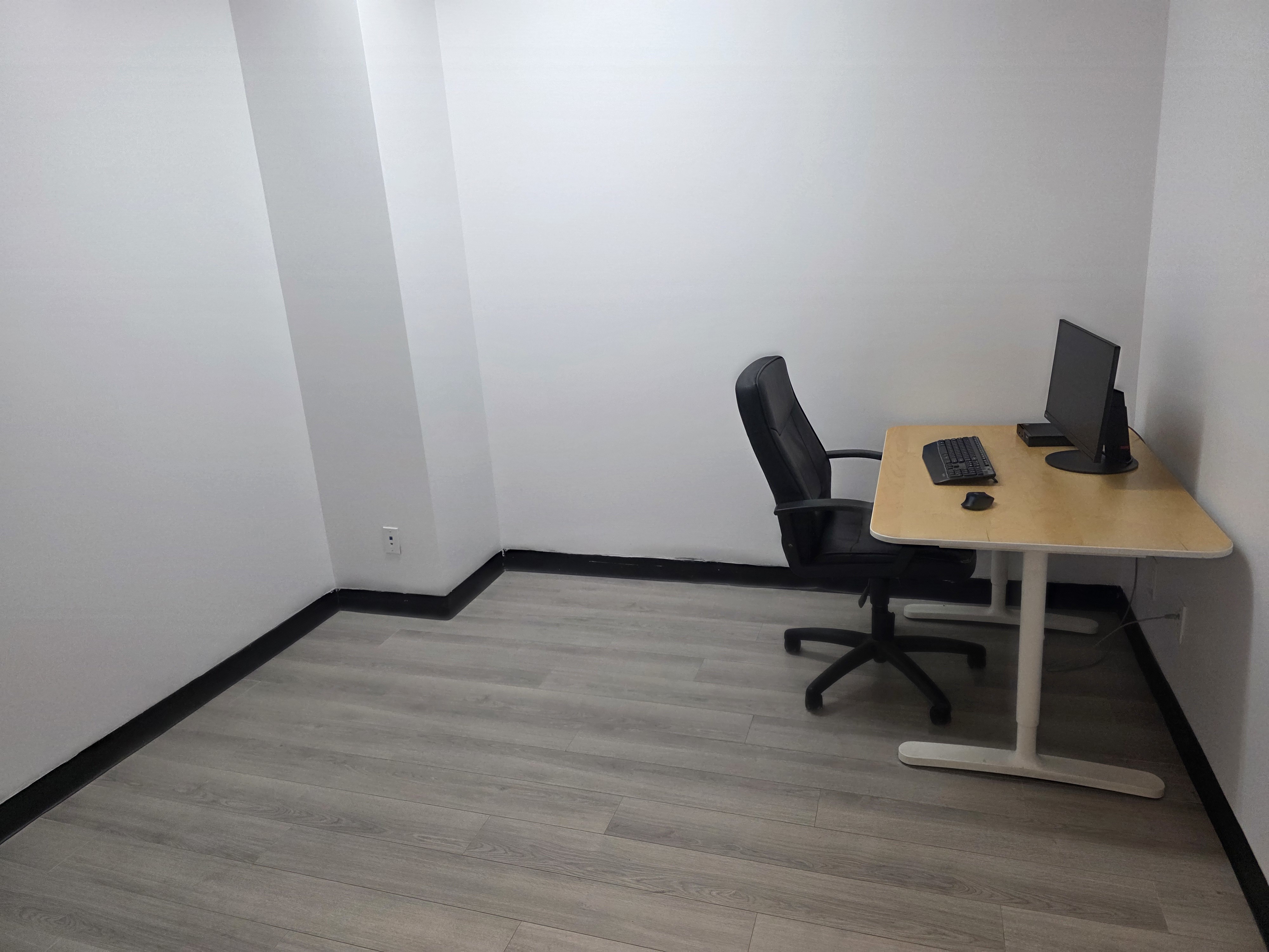 Private Office – DYDITECH Montreal (Quiet, Secure, WiFi Smart Lock)