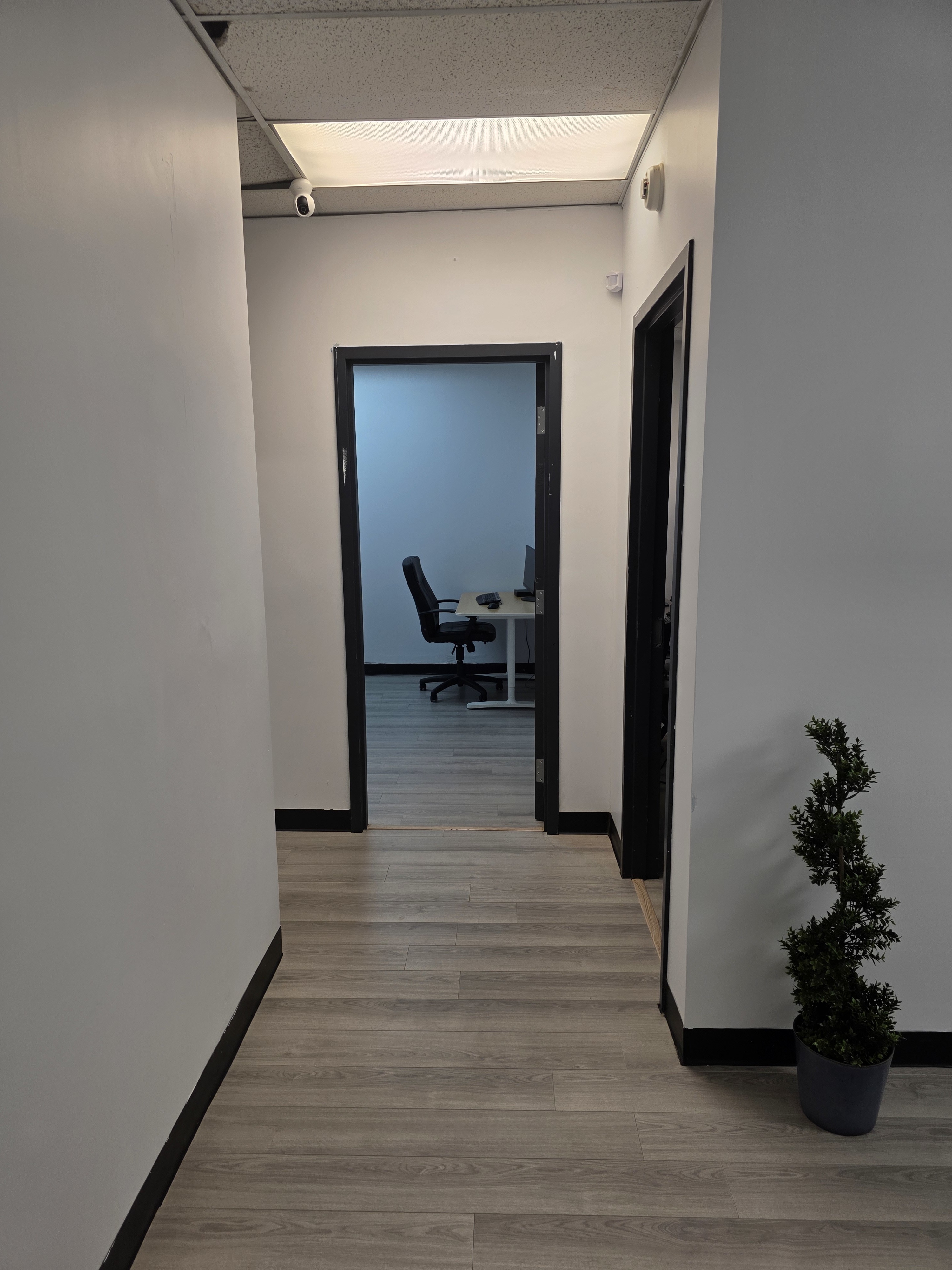 Private Office – DYDITECH Montreal (Quiet, Secure, WiFi Smart Lock)