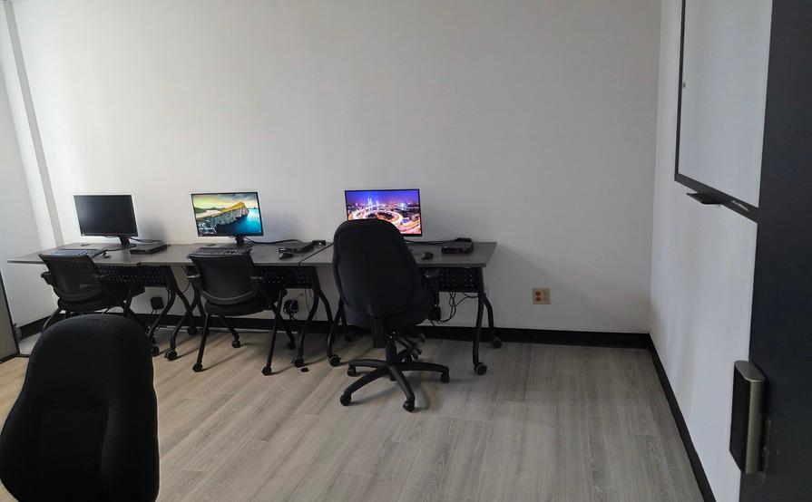 Training Room – DYDITECH Montreal (6 Workstations, Tech-Ready)