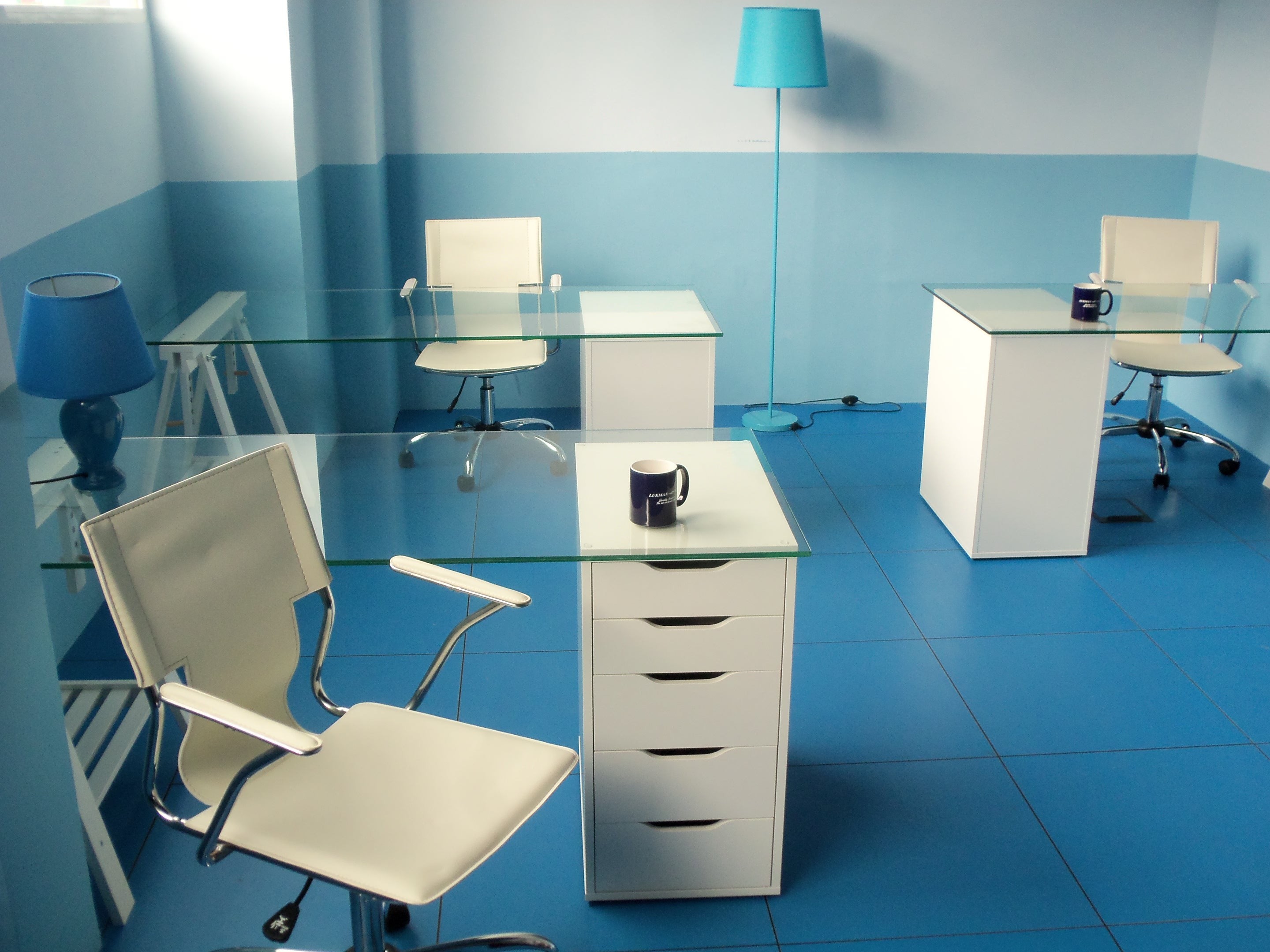 The Country Cloud- Priven desks  for start-ups