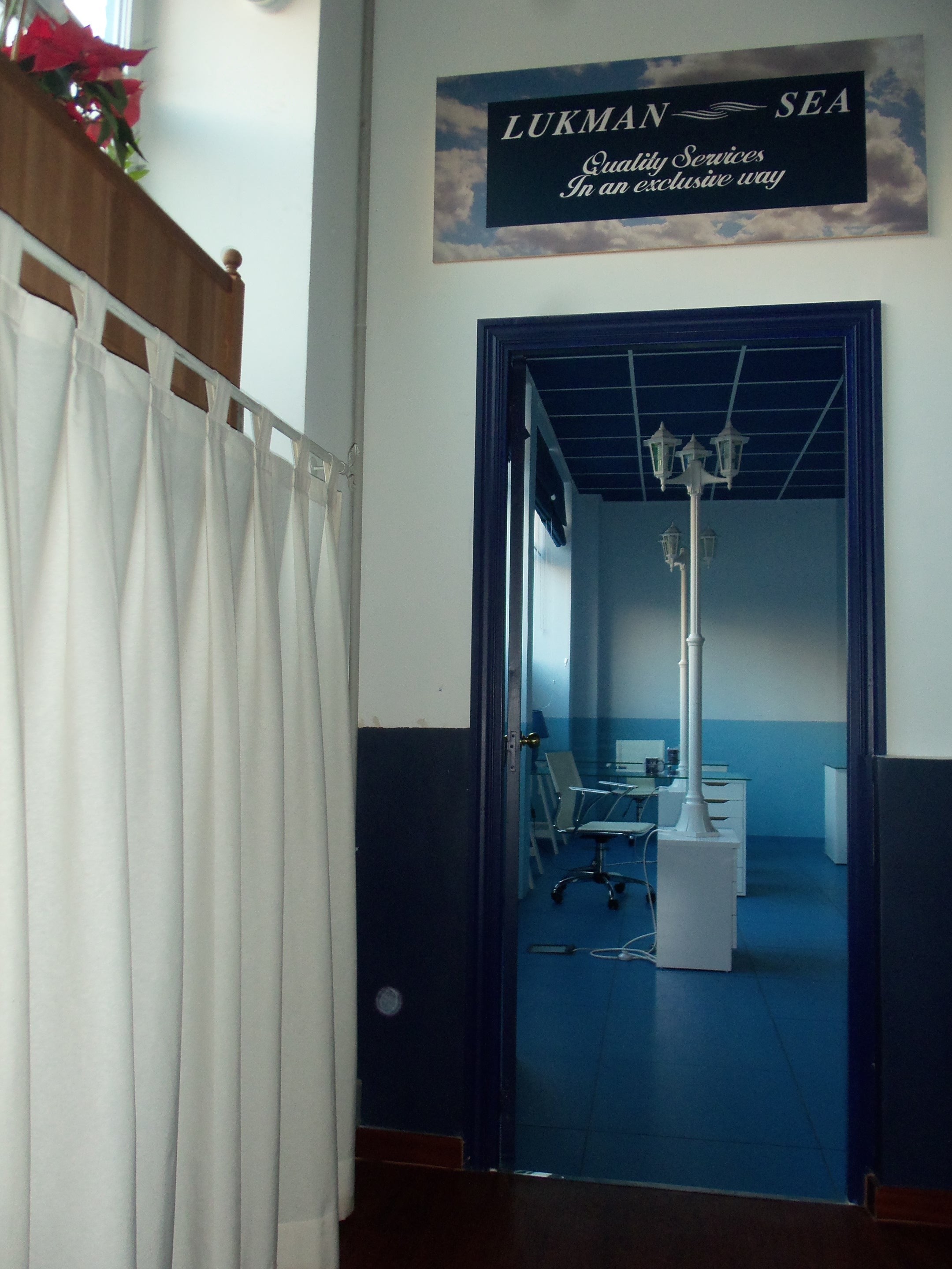 The Country Cloud- Priven desks  for start-ups