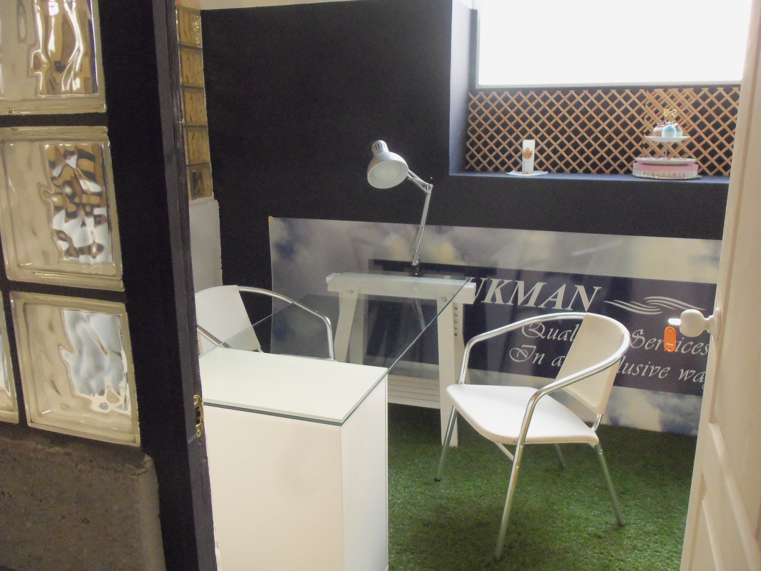 The Country Cloud- Priven desks  for start-ups