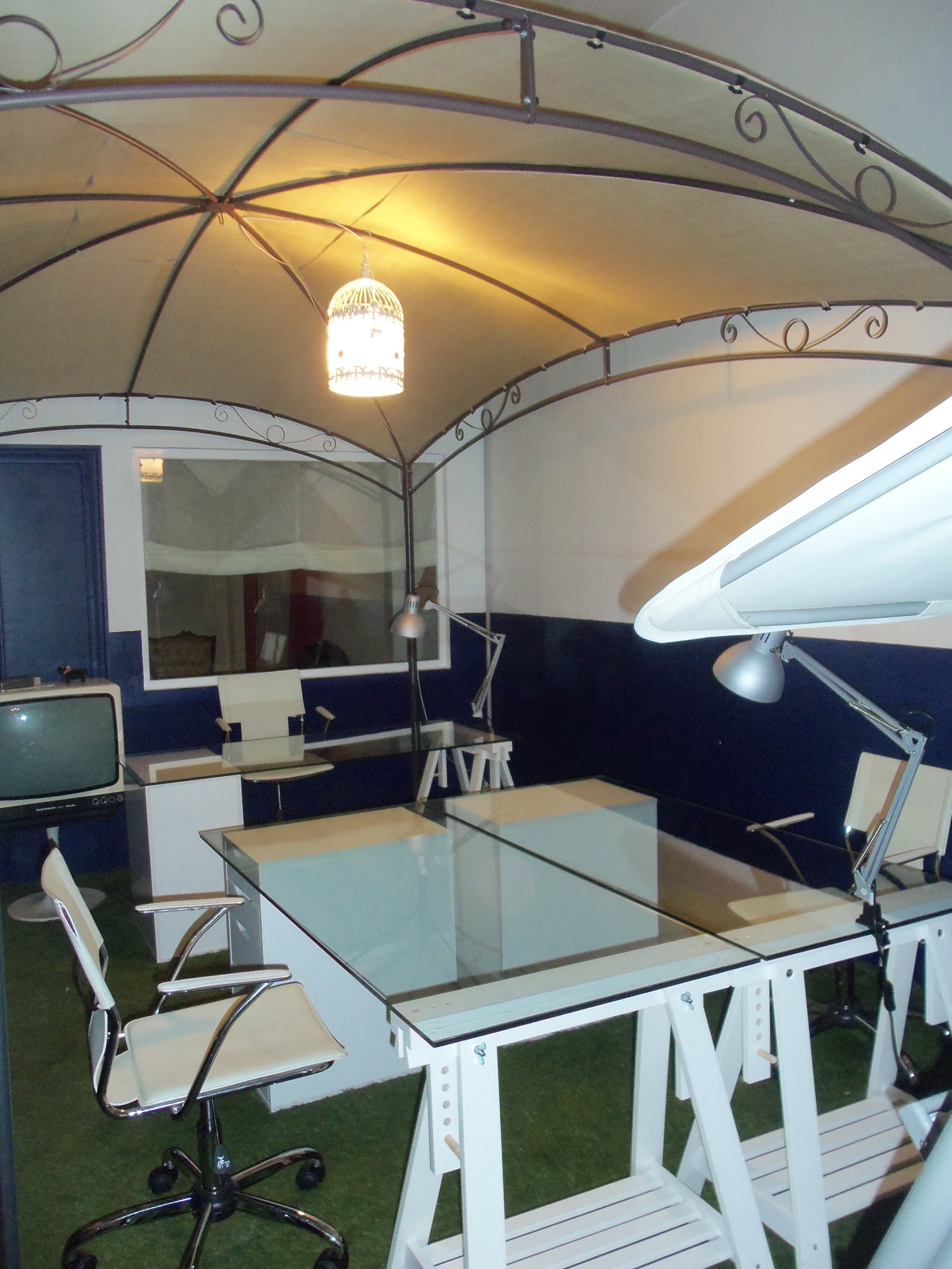 The Country Cloud- Priven desks  for start-ups