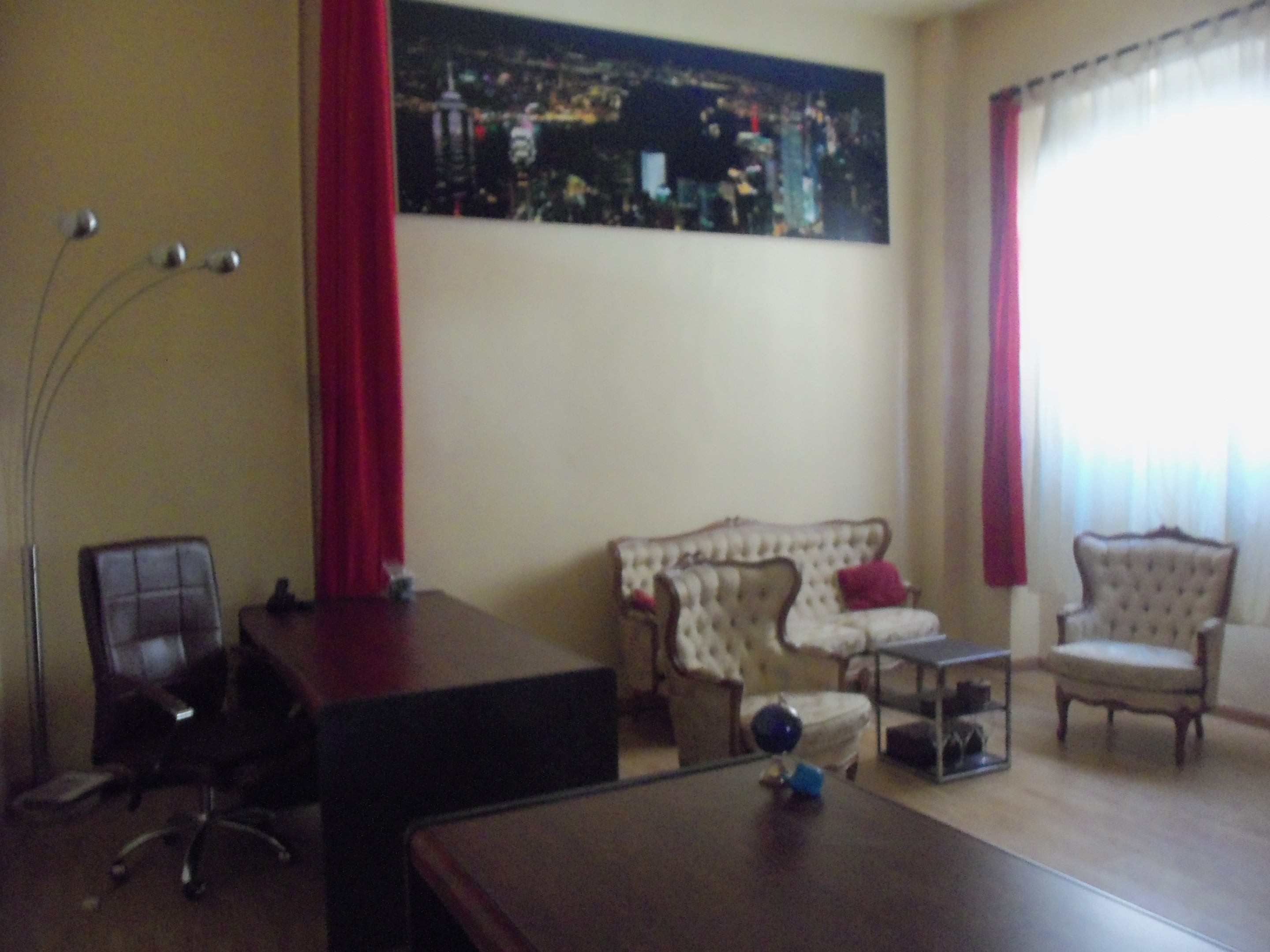 The Country Cloud- Priven desks  for start-ups