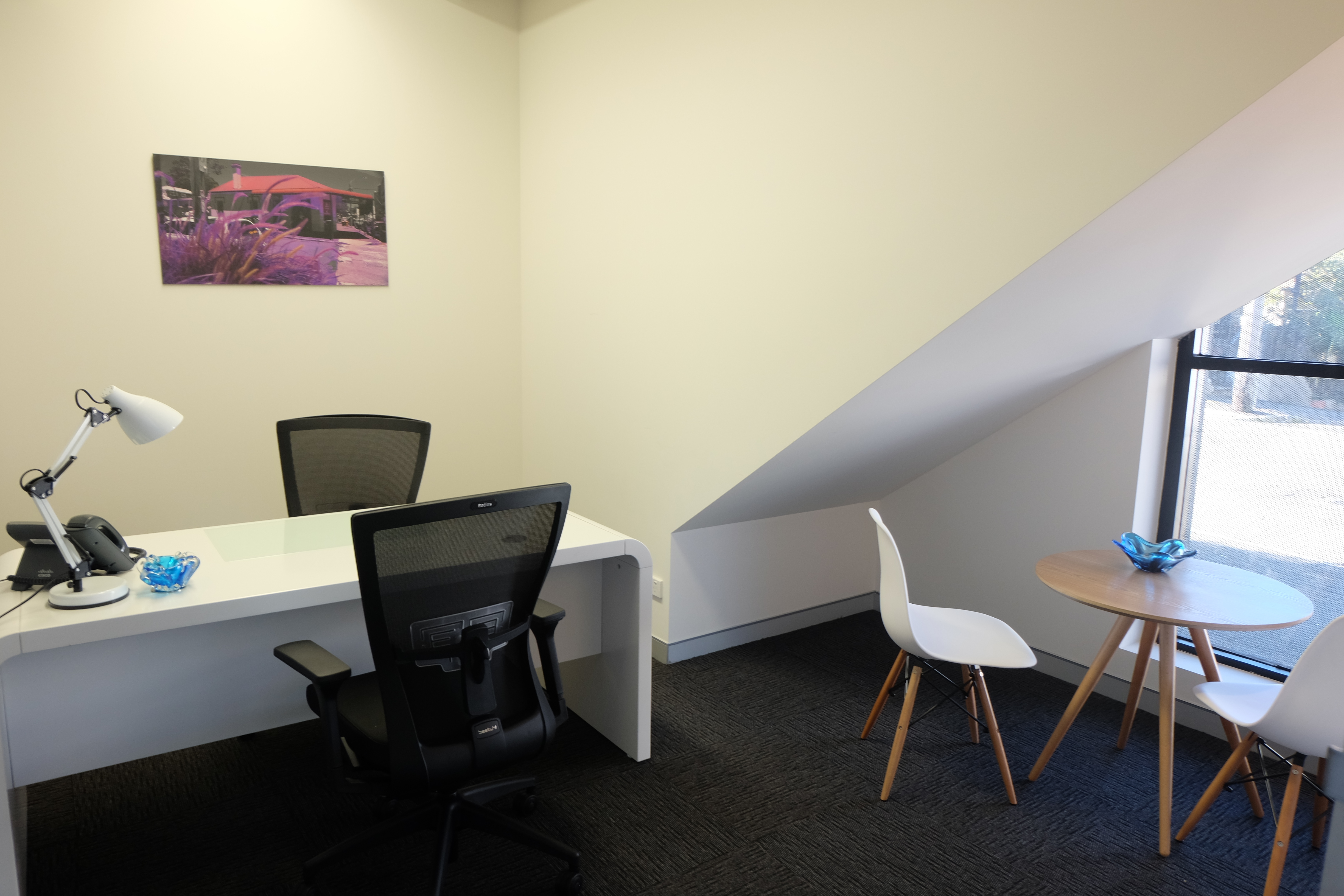 1 to 6 person office space Desks Near Me