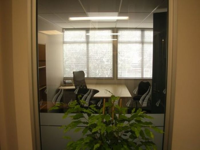 28 Rathbone St Office Center