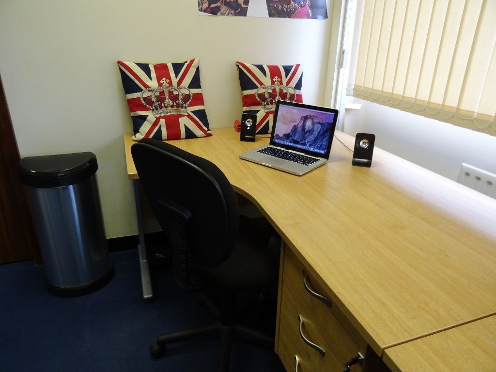 Lovely desk space to rent, North London Desks Near Me